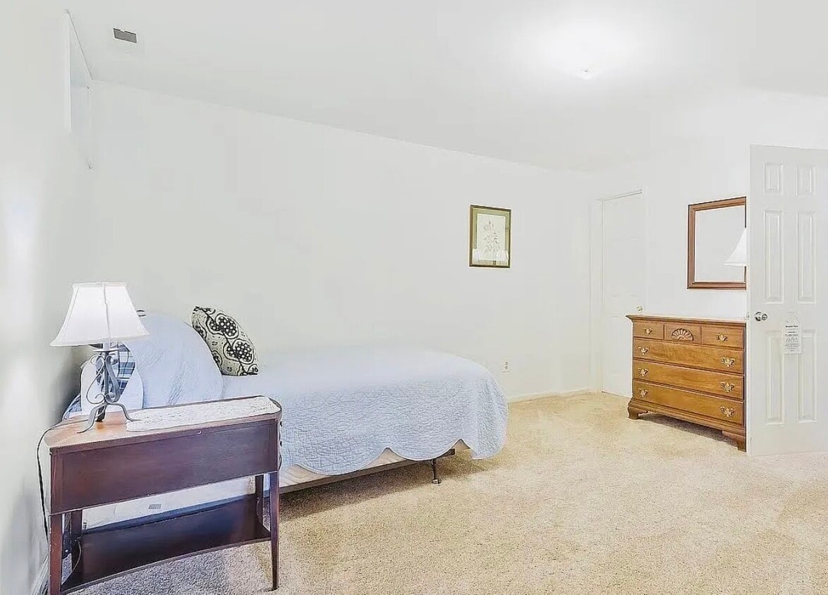 Foto del edificio - 1033 Riva Ridge Dr