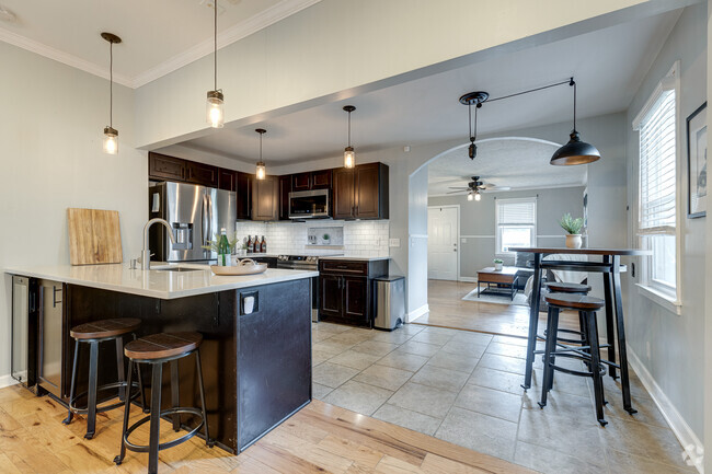 Building Photo - 2505 Oakwood Ave