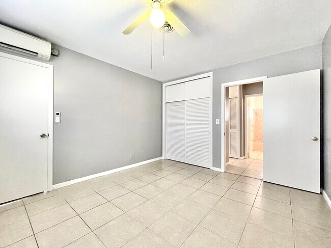 Building Photo - 1021 Crystal Lake Dr