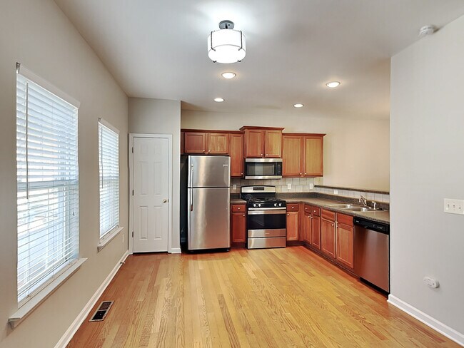 Building Photo - 730 Celeste Ln