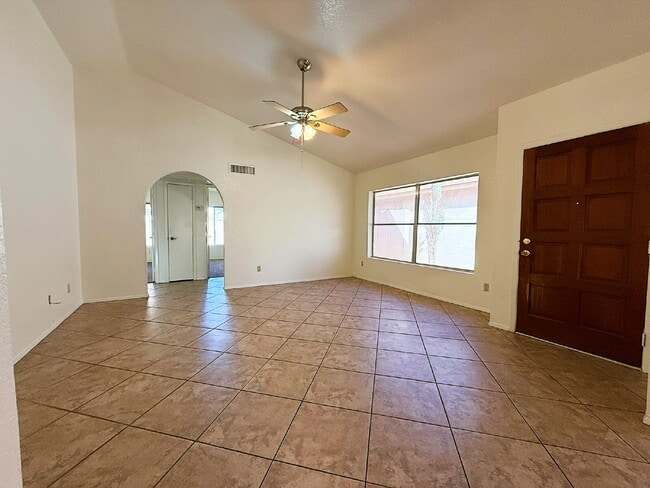 Building Photo - Charming 3-Bedroom Home for Rent in Highly Desirable Peoria School District!