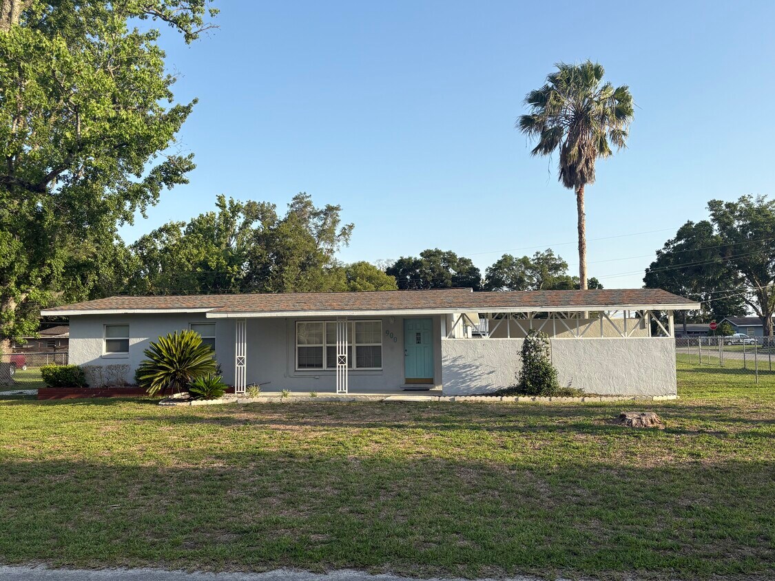 Foto principal - 900 NE 44th St