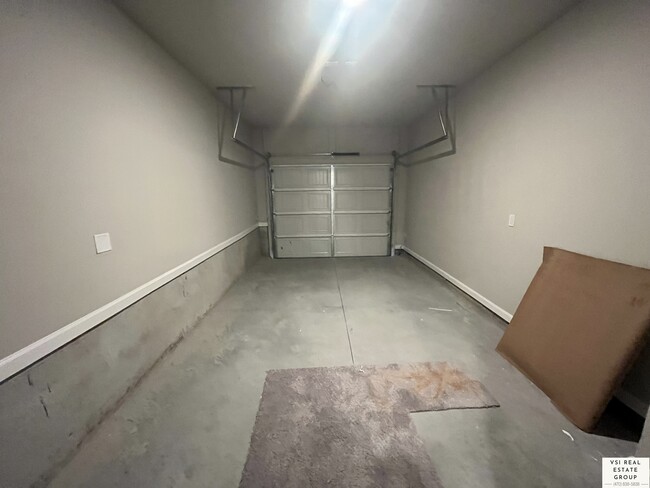 Building Photo - 3675 Acorn Dr