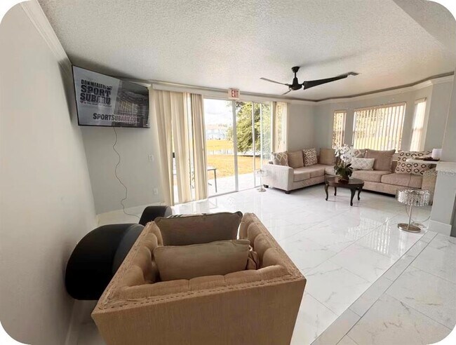 Foto del edificio - 574 Orchid Dr