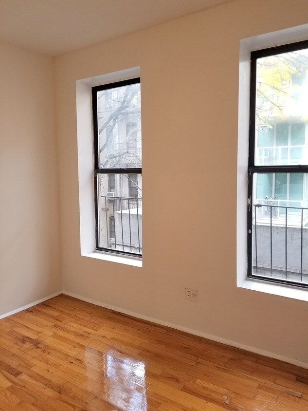 Primary Photo - 539 W 49th St