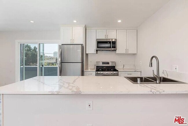 Foto del edificio - 3872 Bentley Ave
