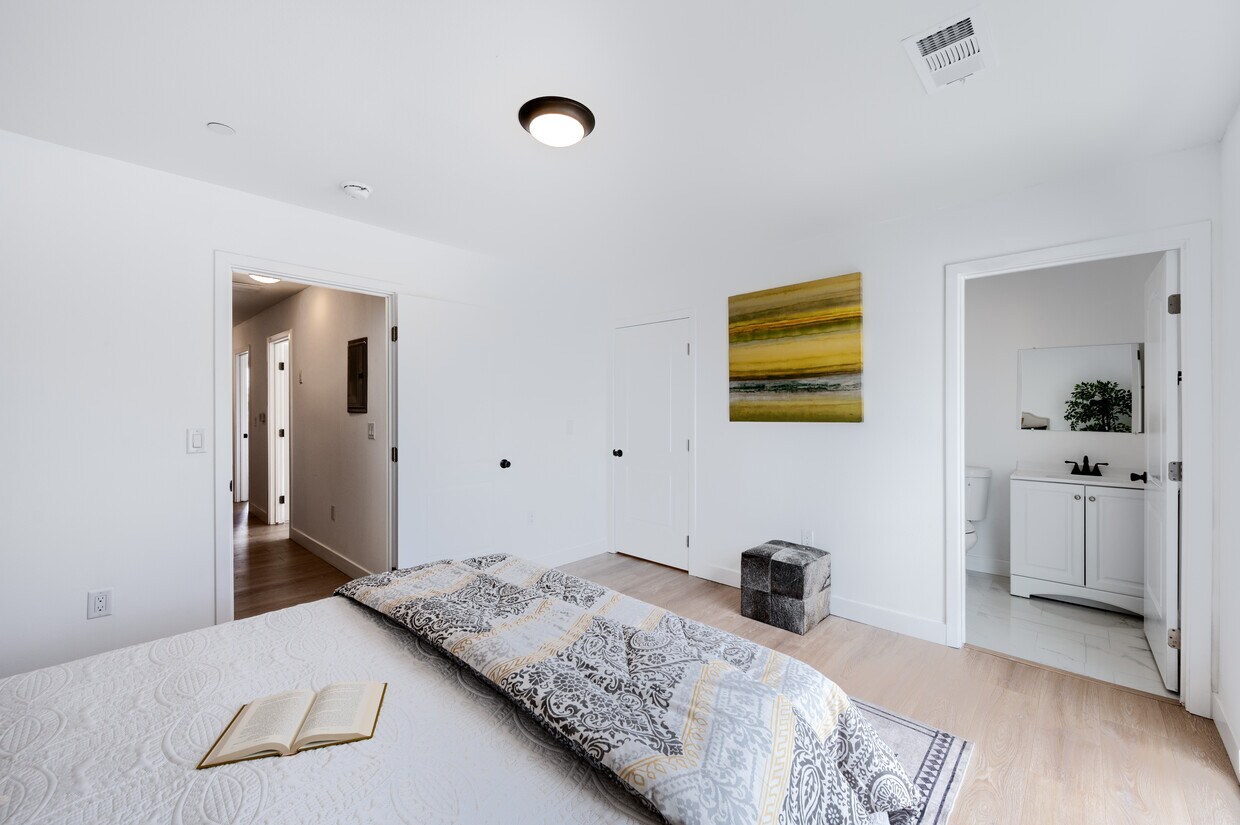Foto principal - 7306 Independence Ave