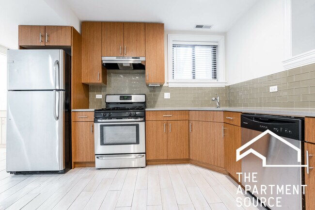 Foto del edificio - 3707 N Wilton Ave