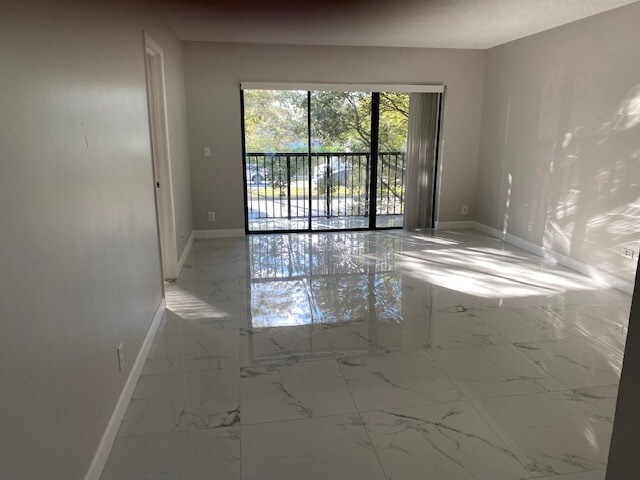 Foto del edificio - 11615 NW 28th St