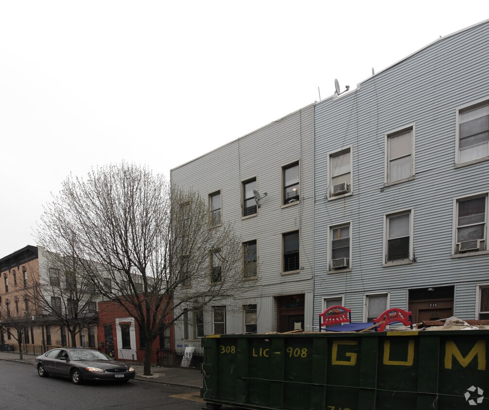 Building Photo - 318 Troutman St