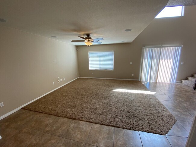 Building Photo - 3BD/2.5 BATH APPROXIMATELY 1558 SQ FT