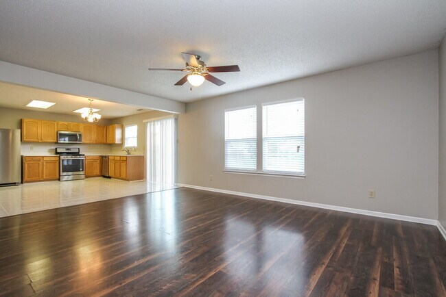 Foto del edificio - 5692 N Jefferson Dr