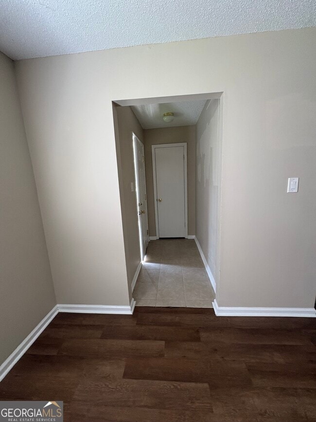 Building Photo - 853 Mission Trace Dr