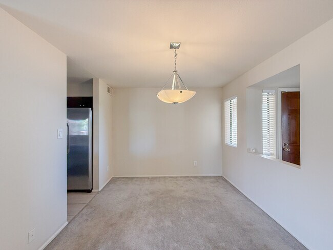 Foto del edificio - 1207 N 84th Pl
