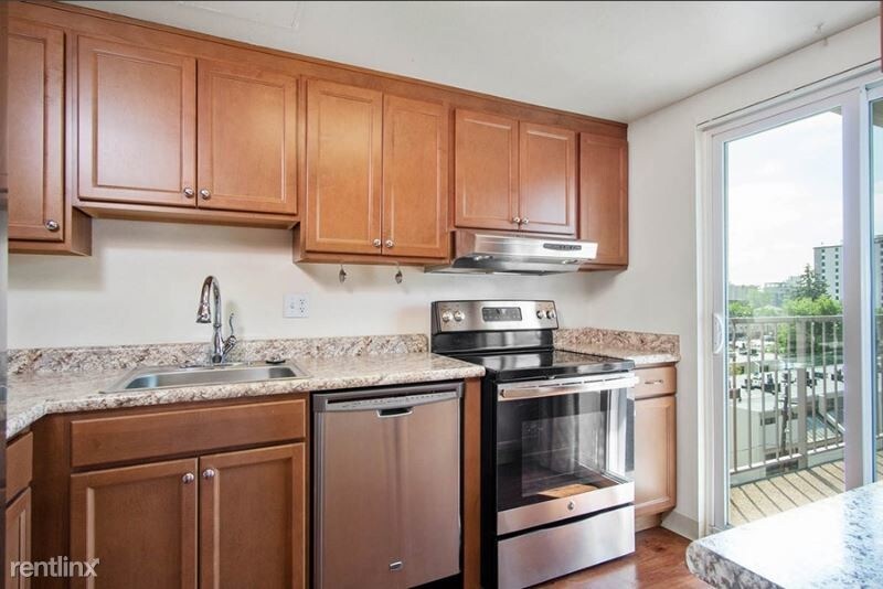 Primary Photo - 2 br, 1.5 bath Apartment - 991 Logan St