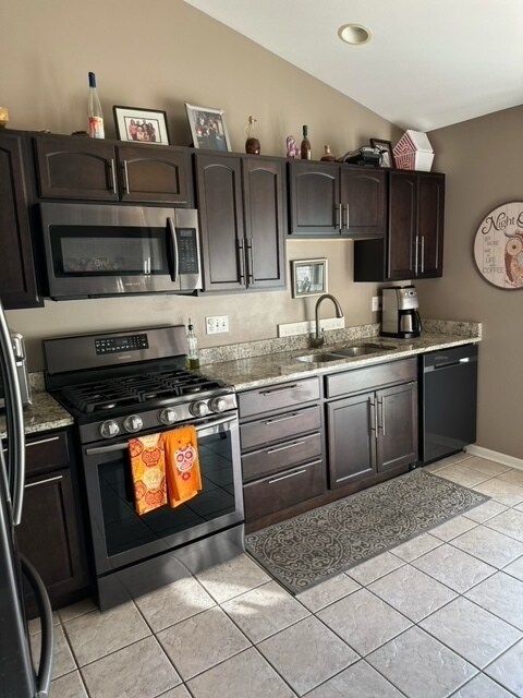 Foto del edificio - 777 Stonewall Ct