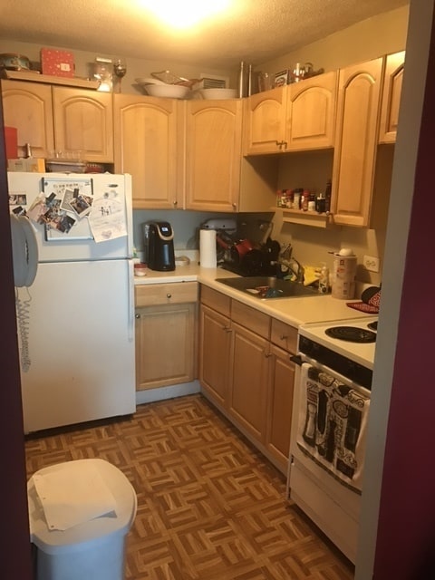 Primary Photo - 2728 N Hampden Ct
