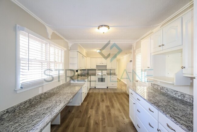 Building Photo - REDUCED!