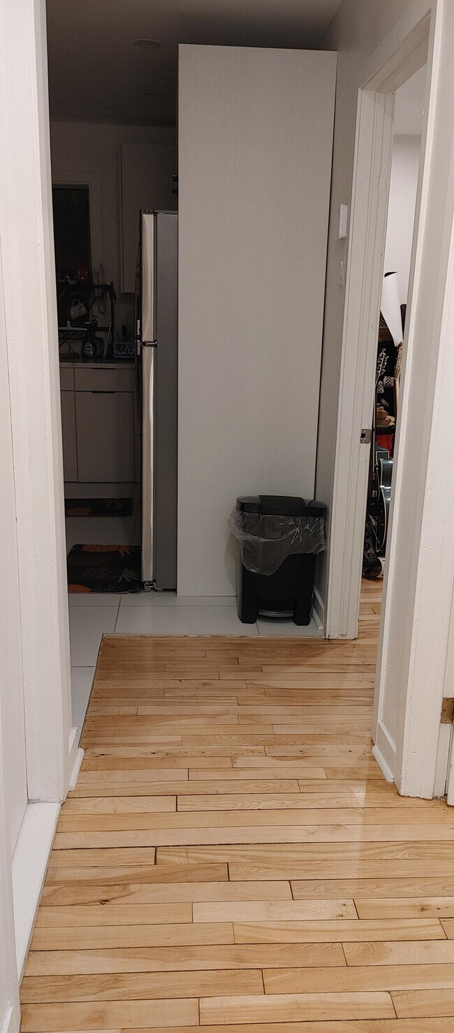 Building Photo - 3010 Rue Goyer