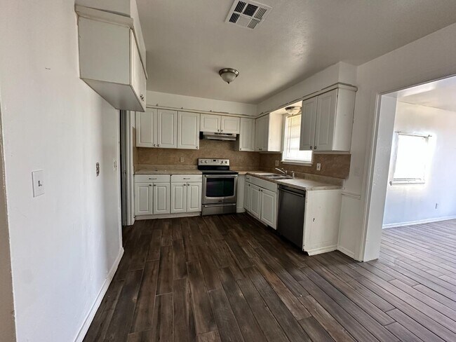 Building Photo - 3121 Delmar Rd