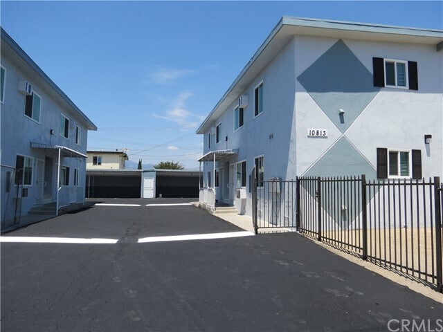 Foto del edificio - 10809 Elliott Ave