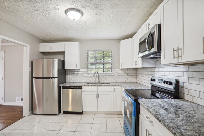 Building Photo - 2539 Brentford Pl