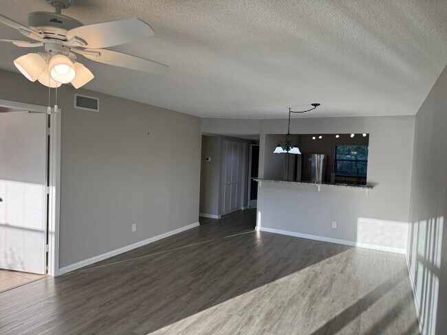 Building Photo - 1271 SE Parkview Pl