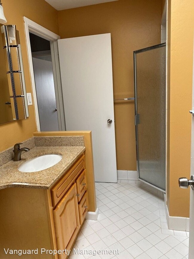 Foto del edificio - 3 br, 1 bath Apartment - 1421 Silver Avenue
