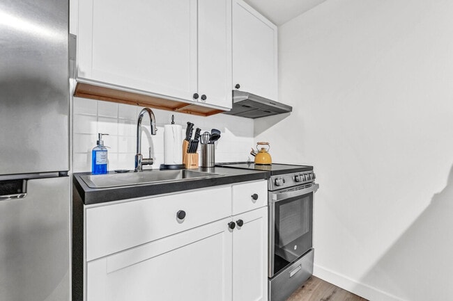 Building Photo - 121 Porter Ave