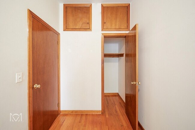 Building Photo - 334 W 71st St