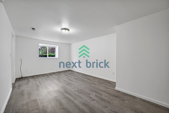 Foto del edificio - 2-bedroom, 1-bath basement unit