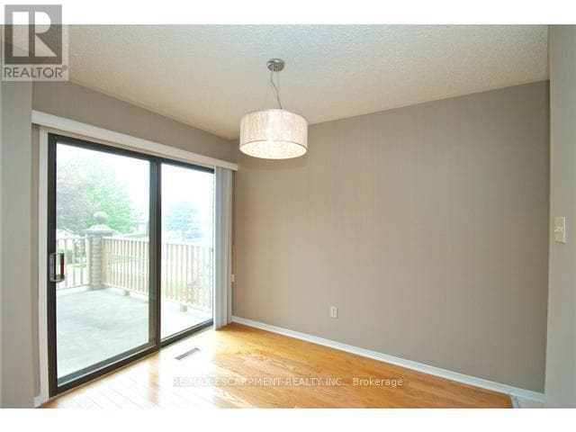 Building Photo - 38 Elora Dr