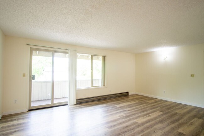 Building Photo - Spacious Top Flr 2Bdr Flat, W/D Hk-Up, D/W, Tons of Storage, Balcony!