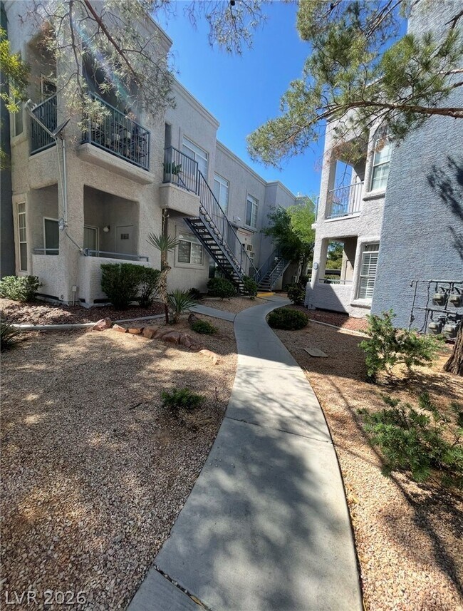 Building Photo - 2201 Ramsgate Dr