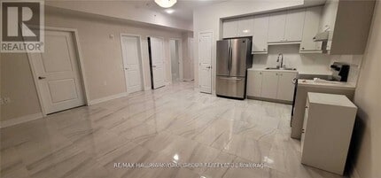 Building Photo - 32 Wellington St E