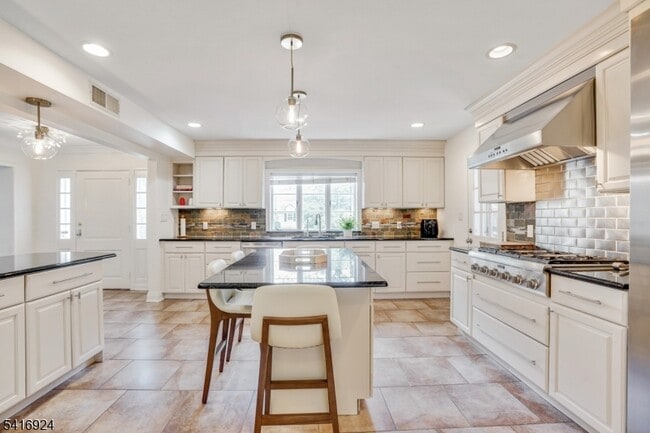 Building Photo - 304 Forest Dr S