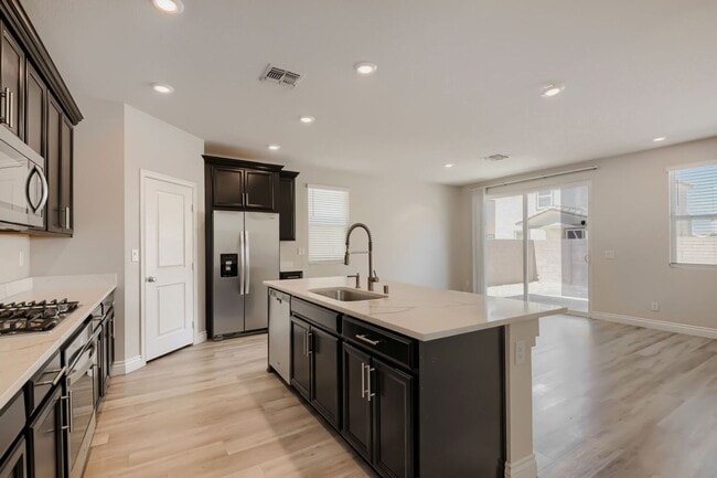 Building Photo - Must see 5 bedroom home with loft