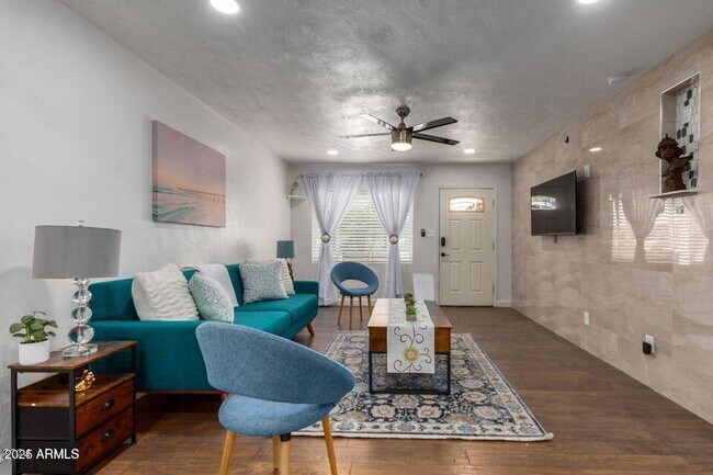 Foto del edificio - 2518 E Campbell Ave