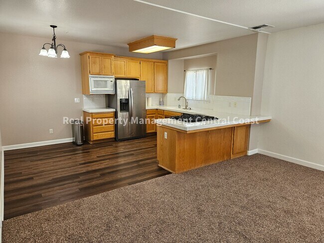 Foto del edificio - Spacious 3 Bed / 2.5 Bath Templeton Condo
