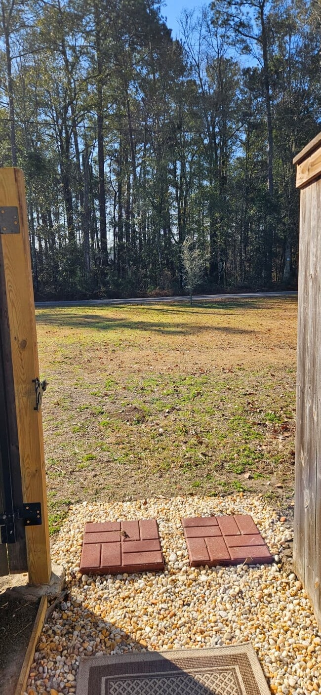 Building Photo - 206 New Iris Ln