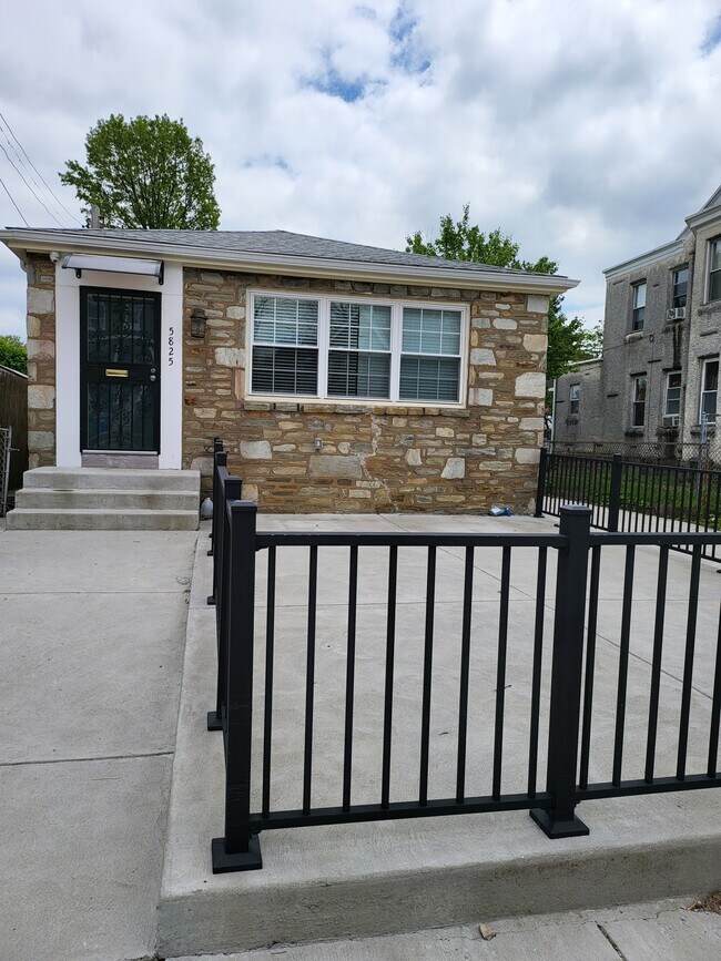 Building Photo - 5825 Ditman St