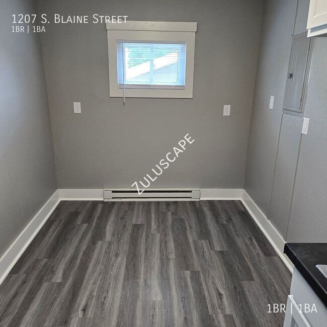 Building Photo - 1207 S Blaine St