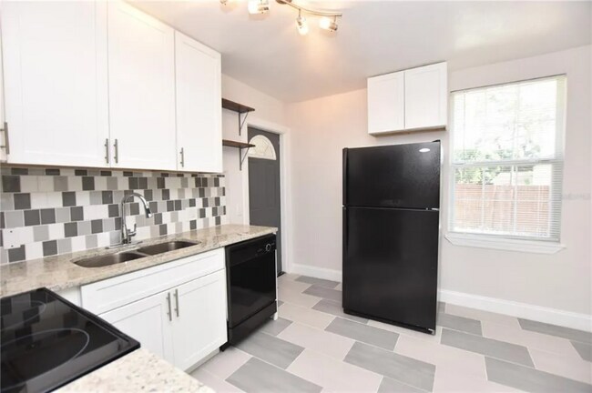 Foto del edificio - 1216 E Parker St