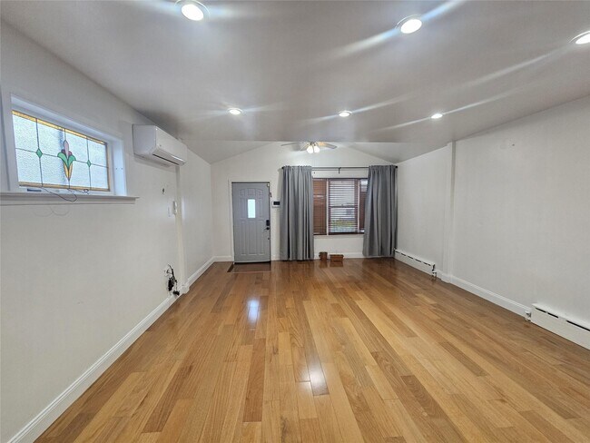 Foto del edificio - 94-56 225th St