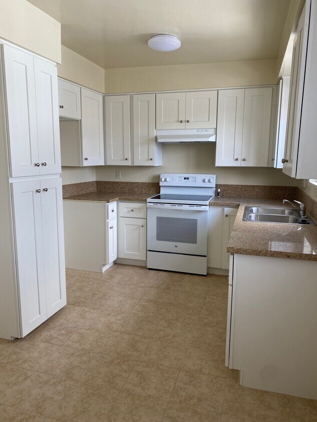 kitchen - 4532 W 173rd St