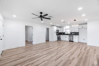 Building Photo - 8658 Sonneville Dr