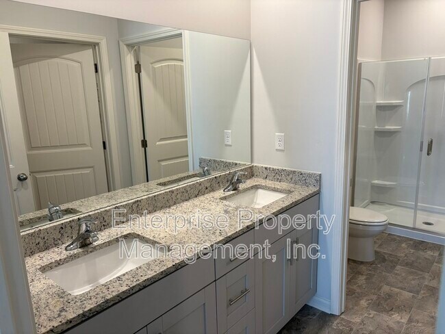 Foto del edificio - 265 Kipling Dr