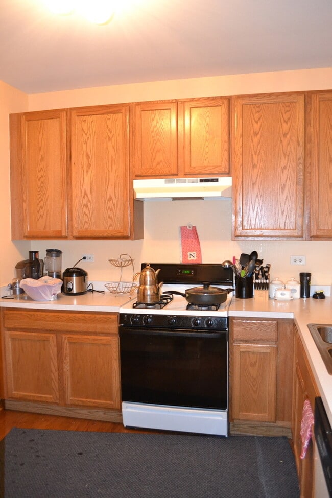 Building Photo - 929 Genesee Dr