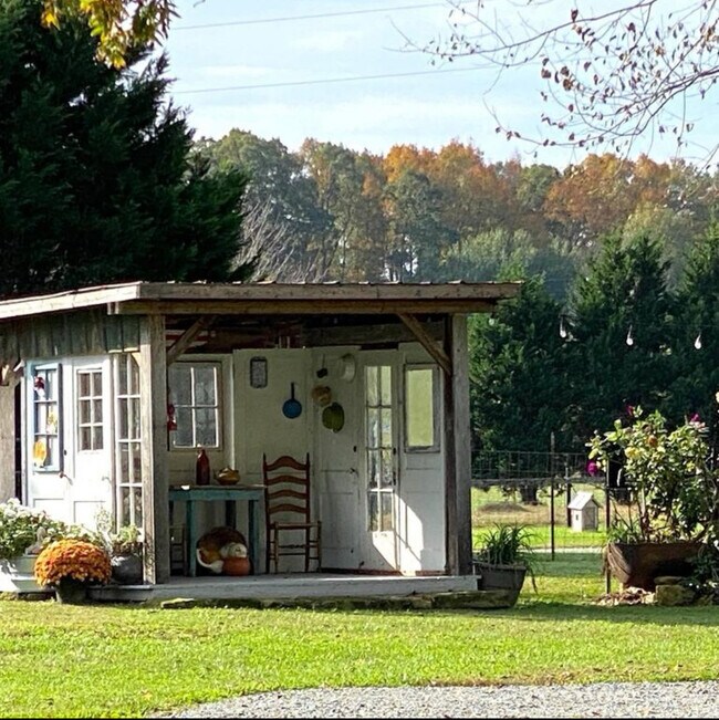 Foto del edificio - 7417 Bradford Rd