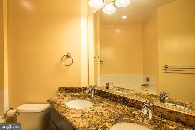 Foto del edificio - 5916 Founders Hill Dr